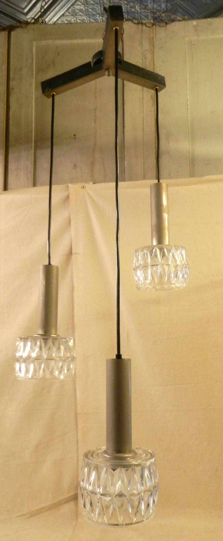 Vintage modern hanging lamp with three cut glass shades, descending lengths that can be adjusted. 

(Please confirm item location - NY or NJ - with dealer)