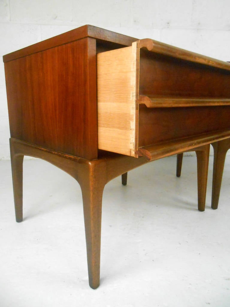 Pair MidCentury Modern American Walnut Nightstands by Lane at 1stdibs