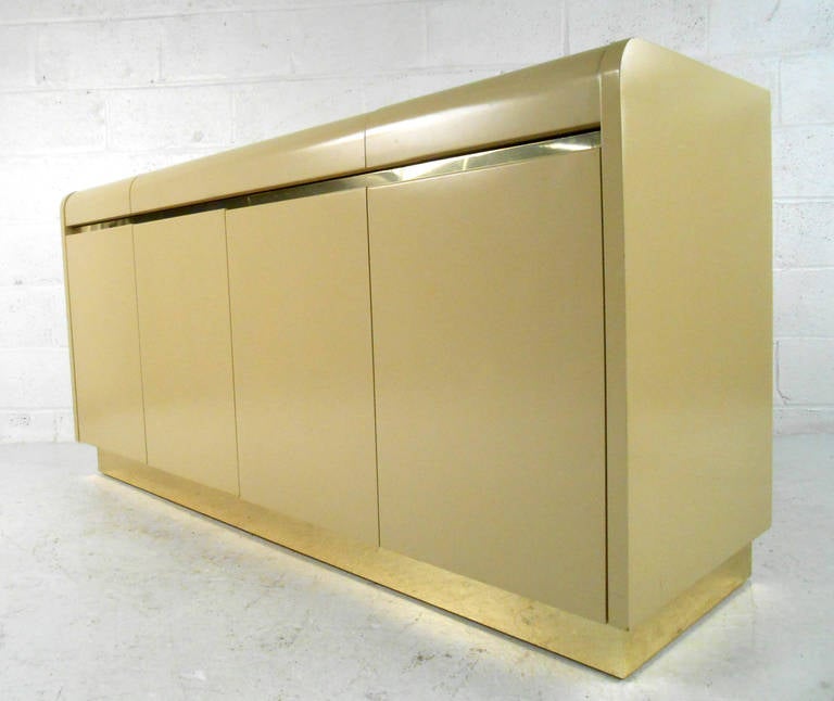 Unique Mid-Century Modern Server by Lane Furniture In Good Condition In Brooklyn, NY
