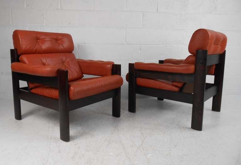 Danish Pair of Scandinavian Modern Lounge Chairs in Tufted Leather