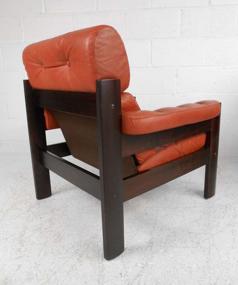 20th Century Pair of Scandinavian Modern Lounge Chairs in Tufted Leather