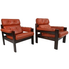 Pair of Scandinavian Modern Lounge Chairs in Tufted Leather