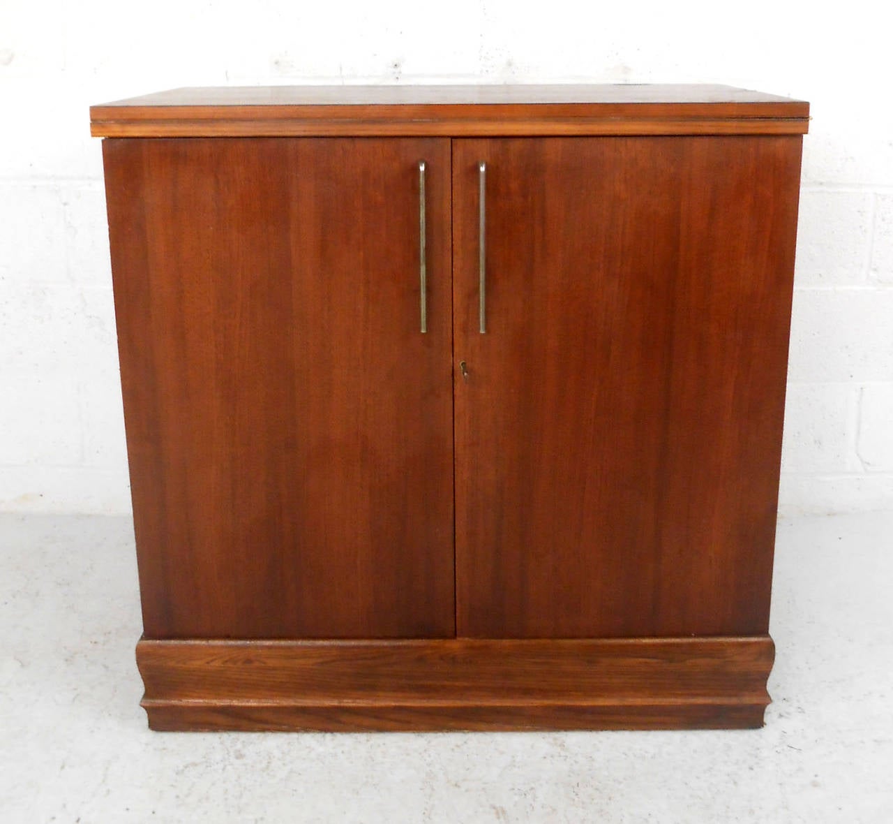 Mid-Century Modern Henry P. Glass Bar Cart In Good Condition In Brooklyn, NY