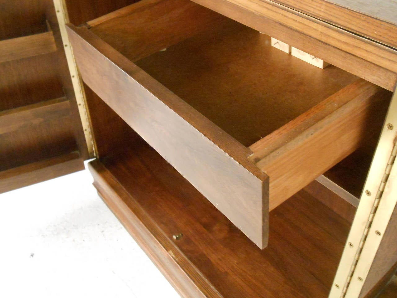 Mid-Century Modern Henry P. Glass Bar Cart 3