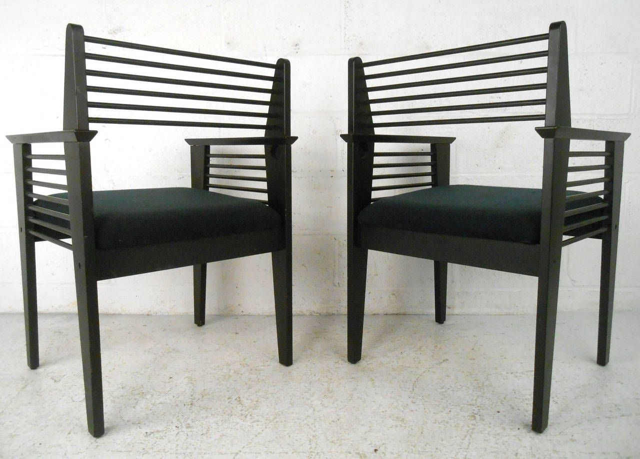 Pair of Unique Spoke Back Mid-Century Modern Style Side Chairs In Good Condition In Brooklyn, NY
