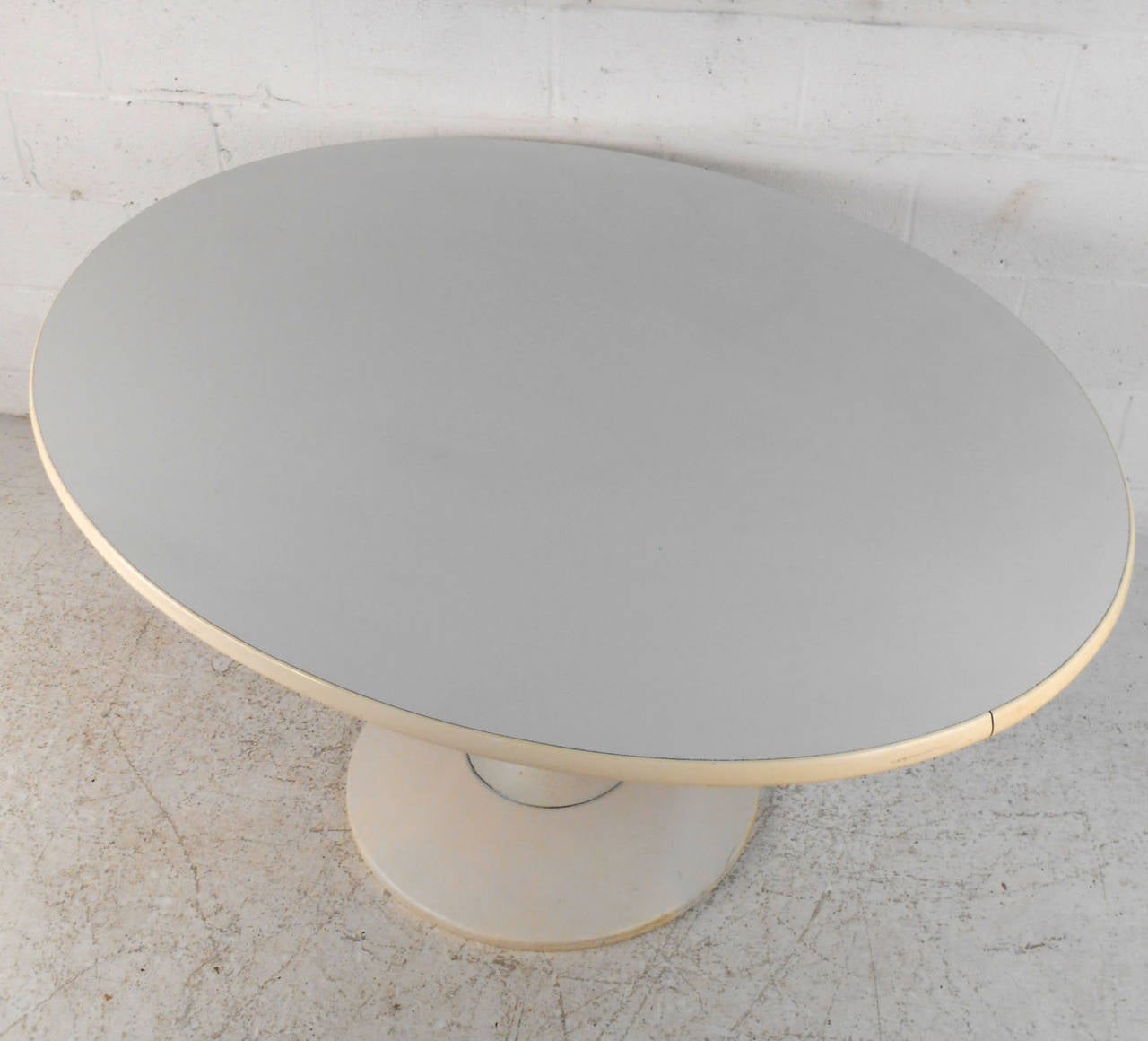 Unknown Mid-Century Modern Knoll Style Tulip Pedestal Dining Table For Sale