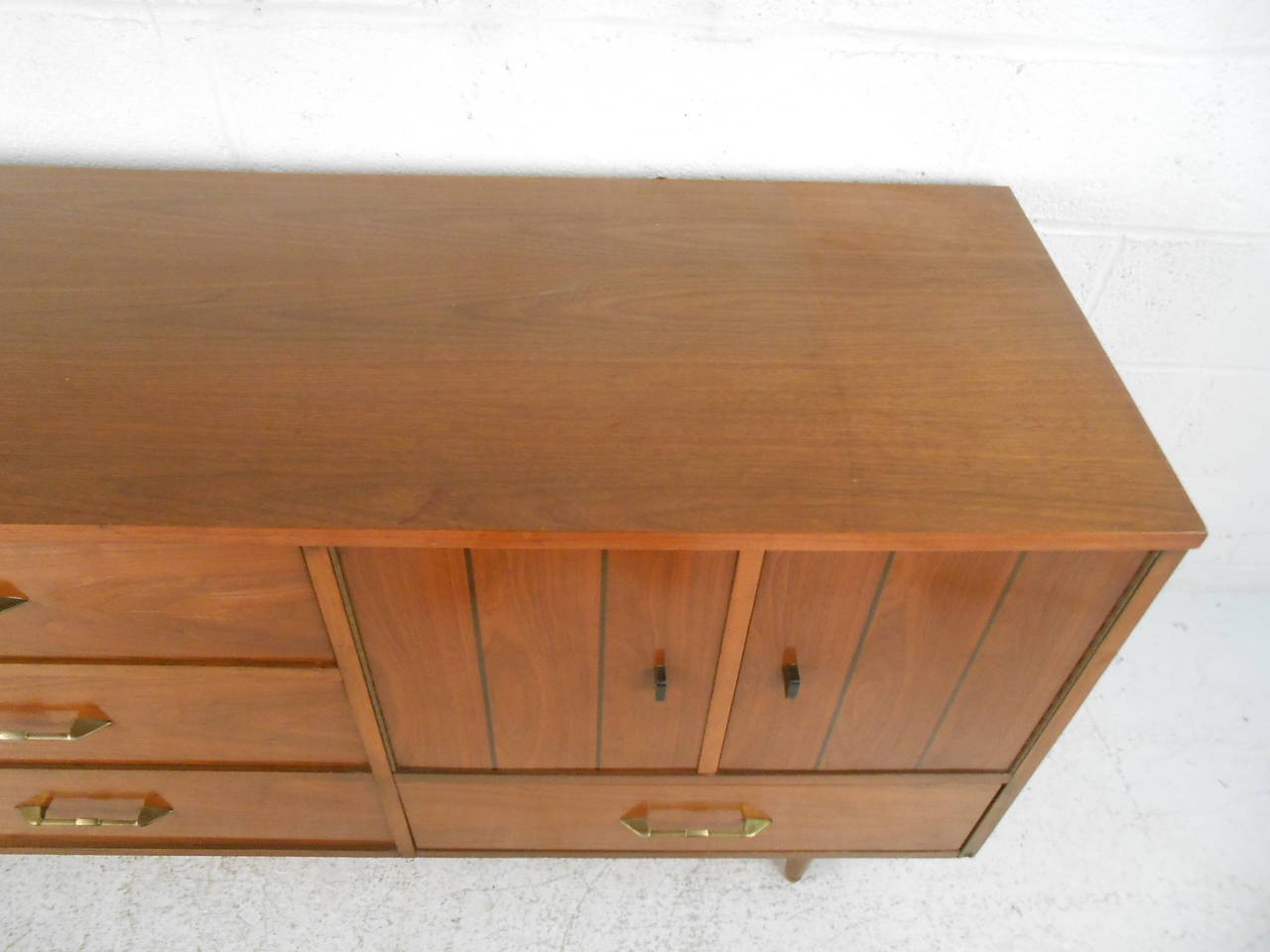 Mid-Century Modern Lane Style American Walnut Sideboard 1