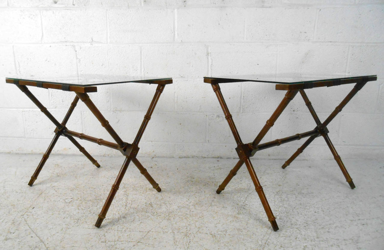 Pair of Mid-Century Modern Glass Top Folding Serving Tables In Good Condition In Brooklyn, NY