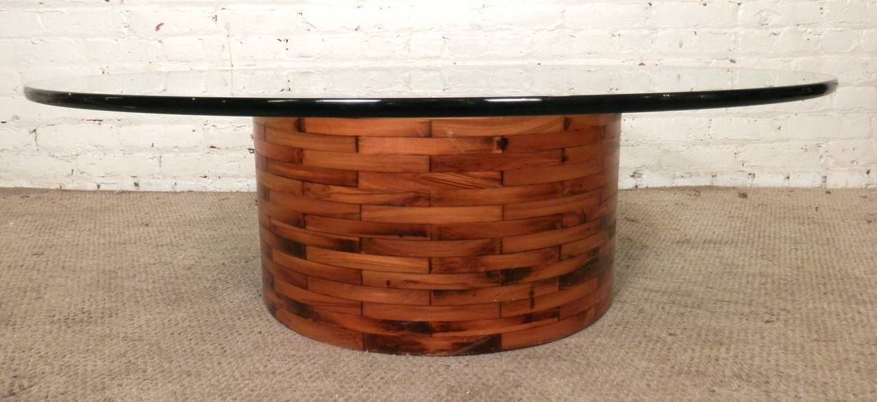 Round mid-century base in an attractive weave style. Glass top does not come with this listing, but we do have some tops available, please inquire.
Works as a coffee table or side table depending on the glass size.

(Please confirm item location