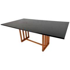 Grande tavolo da pranzo in stile Frank Lloyd Wright, unico nel suo genere, risalente alla metà del secolo.