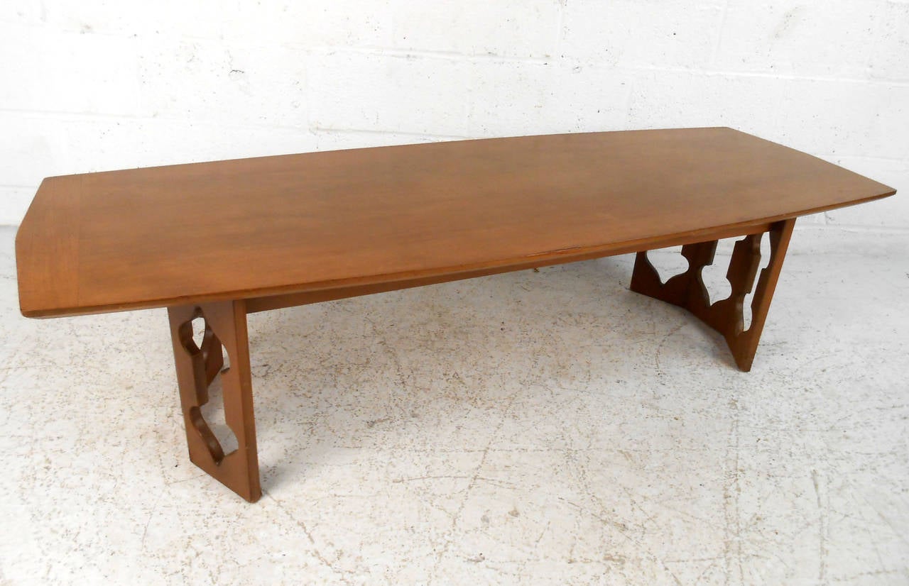 Vintage Coffee Table With Sculptural Base In Good Condition For Sale In Brooklyn, NY