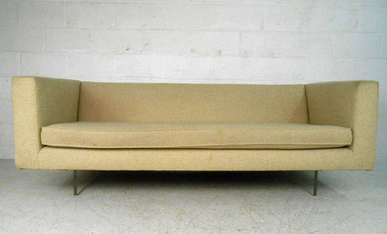 Mid-20th Century Modern Harvey Probber Style Sofa on Lucite Base