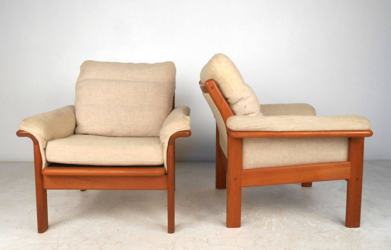 Pair of Beautiful Mid-Century Modern Danish Teak Armchairs In Good Condition In Brooklyn, NY