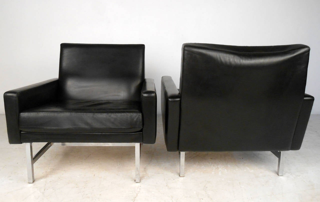 Mid-Century Modern Pair Vintage Leather Lounge Chairs by Thonet For Sale