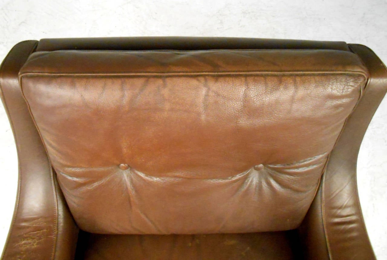 Mid-20th Century Mid-Century Modern Tufted Brown Leather Club Chair