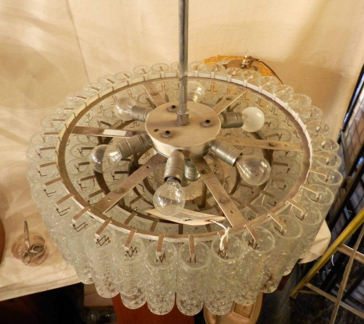 Großer vierstöckiger Doria-Glas-Kronleuchter aus der Jahrhundertmitte (Mitte des 20. Jahrhunderts) im Angebot