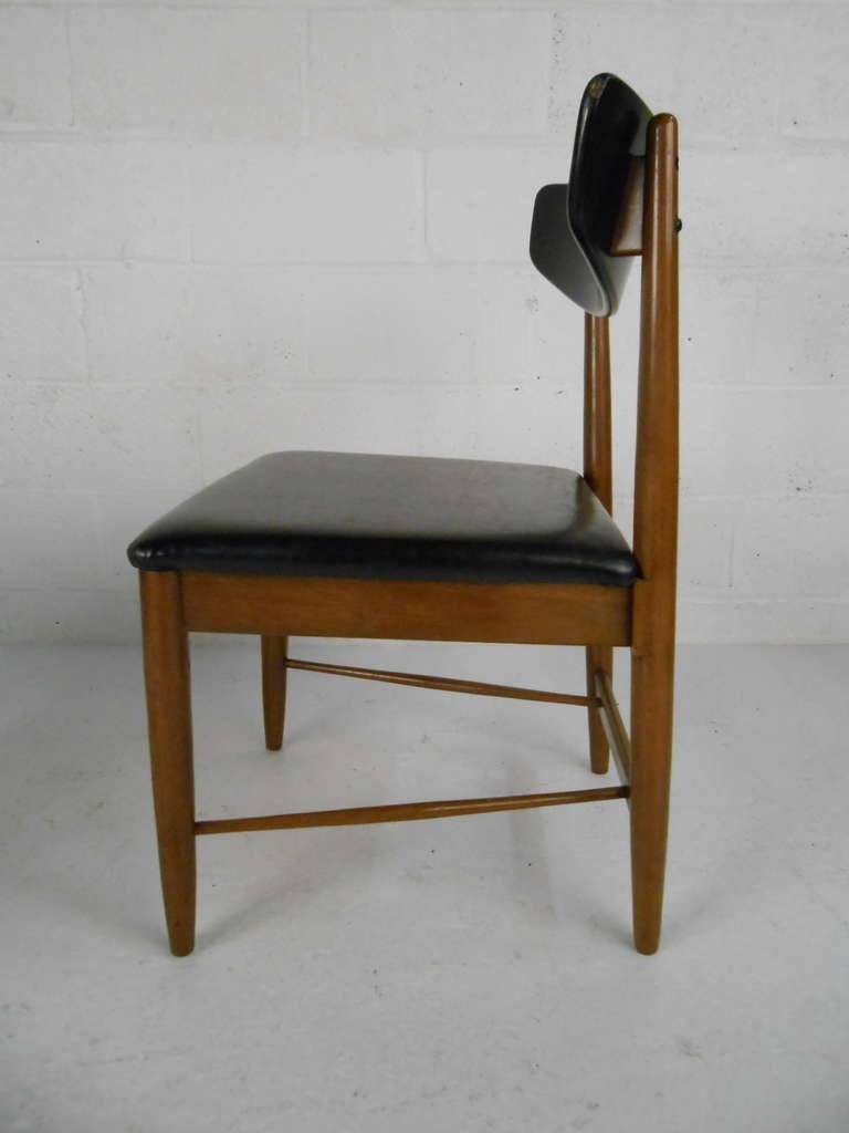 American of Martinsville Dining Chairs In Good Condition In Brooklyn, NY