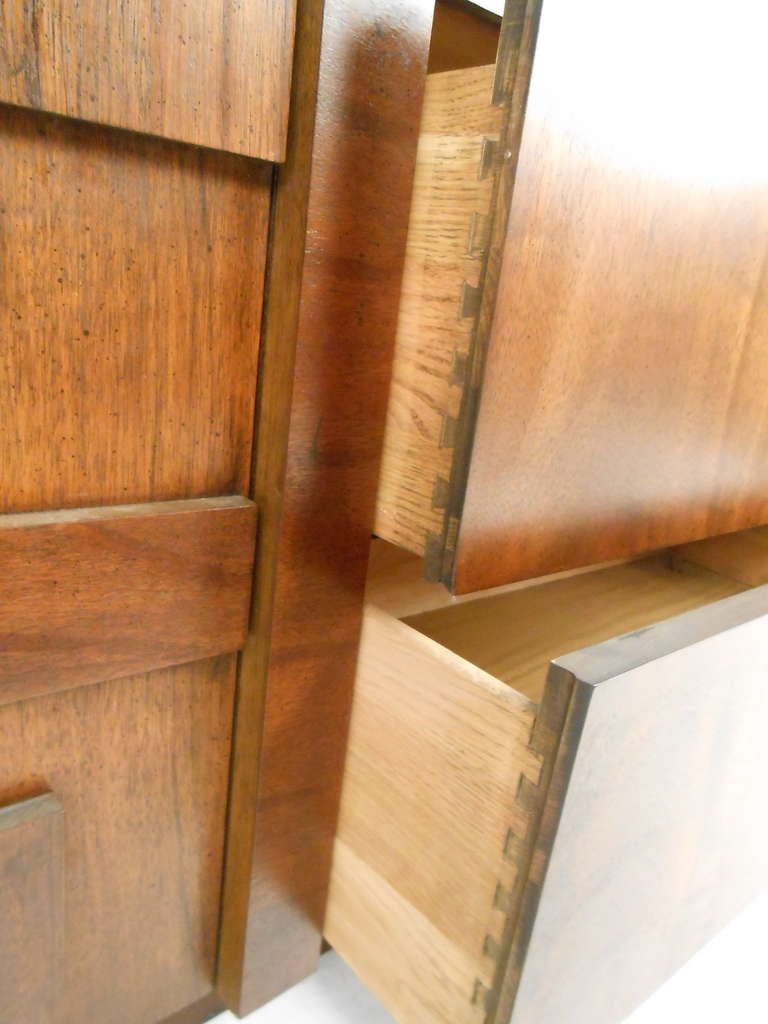 Mid Century Modern Lane Brutalist China Cabinet/Server In Good Condition In Brooklyn, NY
