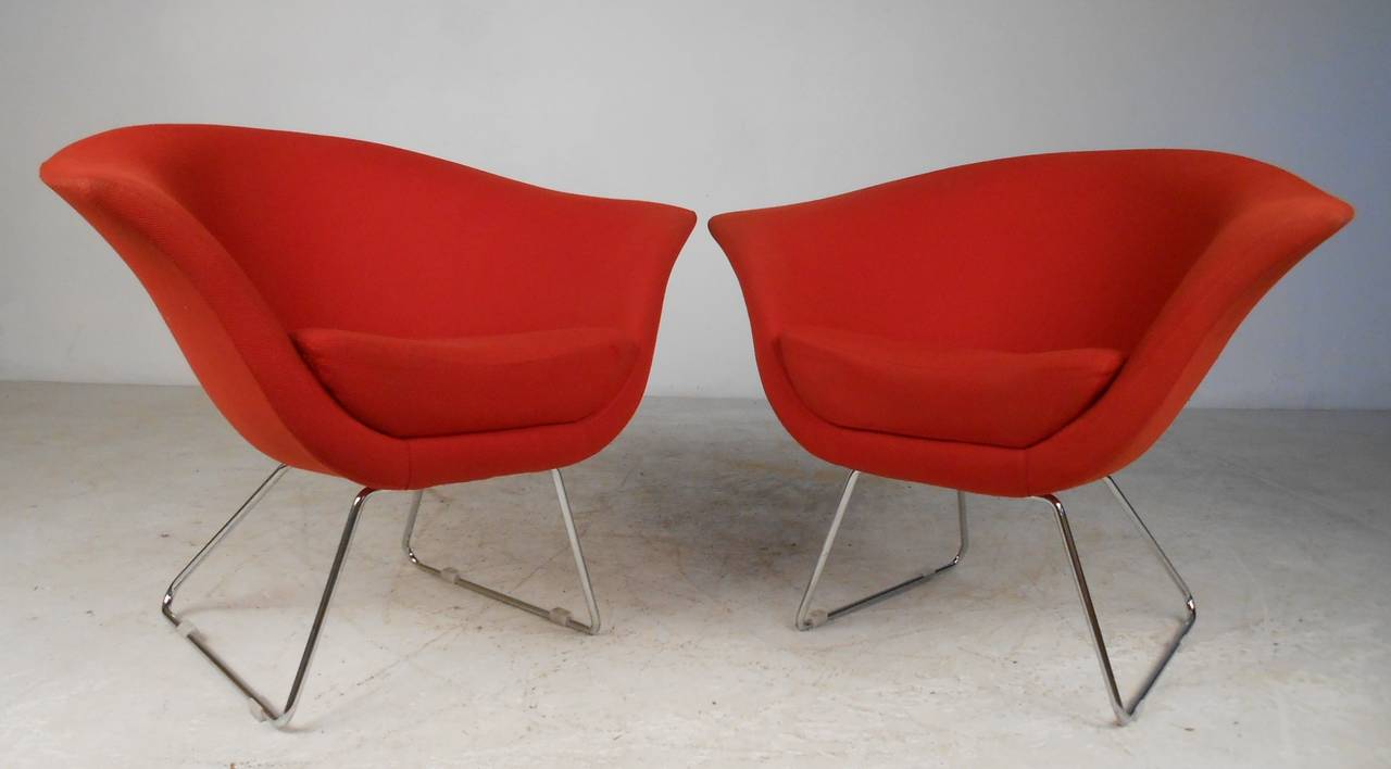 Stylish pair of upholstered lounge chairs in the style of Bertoia's 