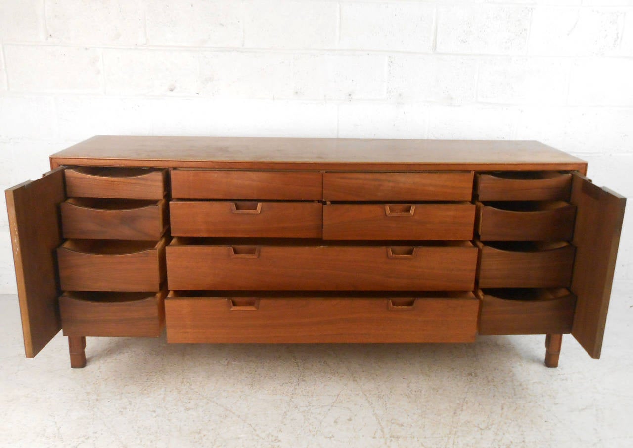 Mid-Century Modern Janus Collection Dresser by John Stuart In Good Condition In Brooklyn, NY
