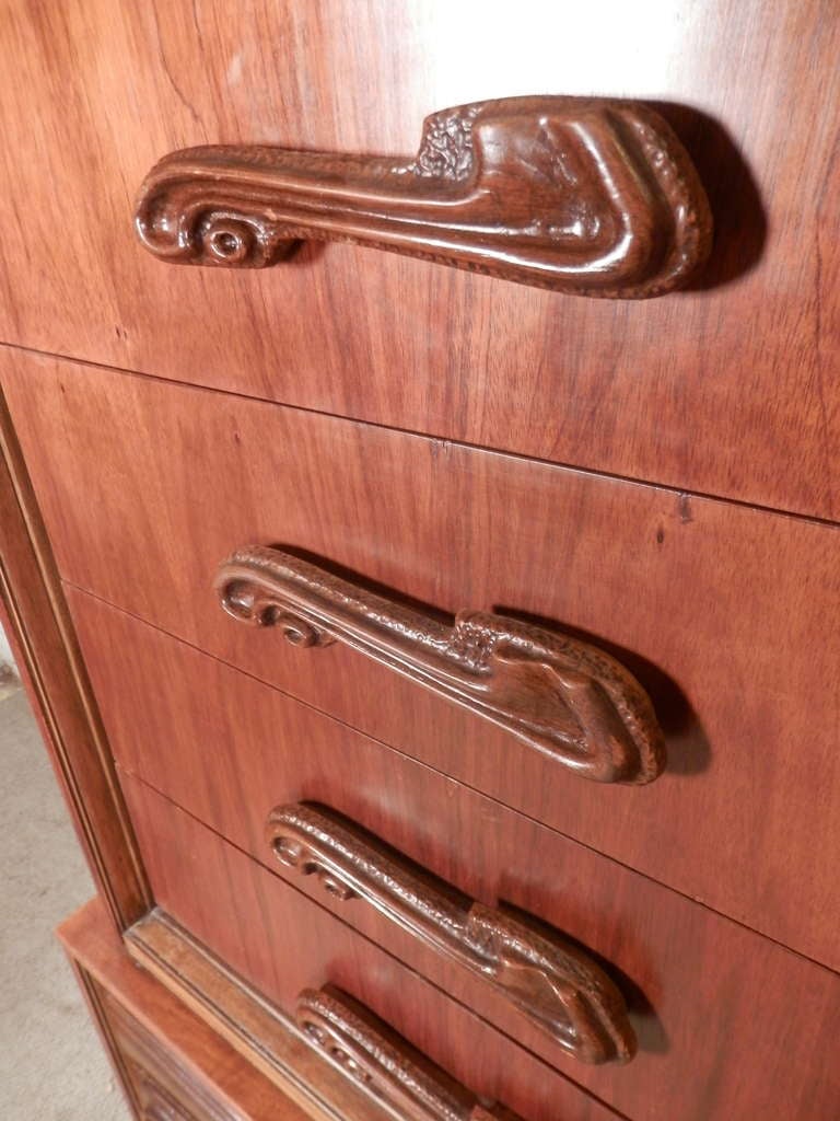 Tall Six-Drawer Dresser with Sculpted Front by Pulaski In Good Condition In Brooklyn, NY