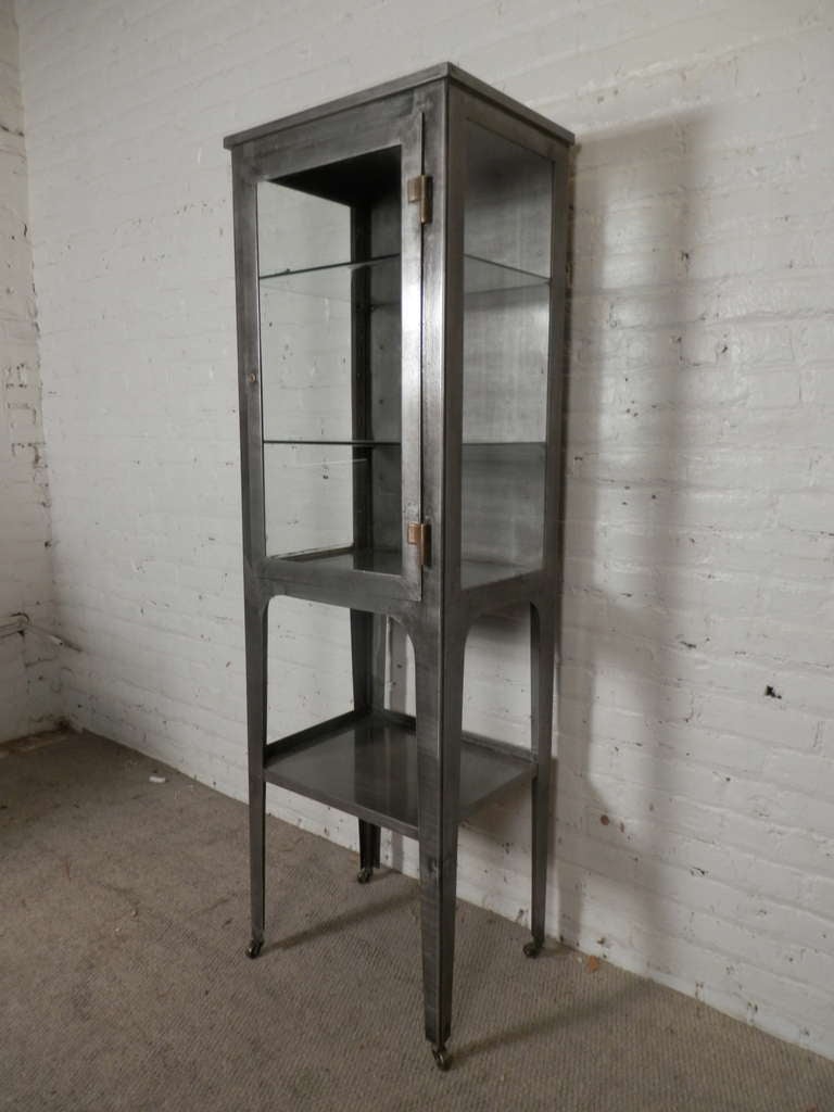 Vintage Medical Cabinet w/ Glass Shelves In Distressed Condition In Brooklyn, NY