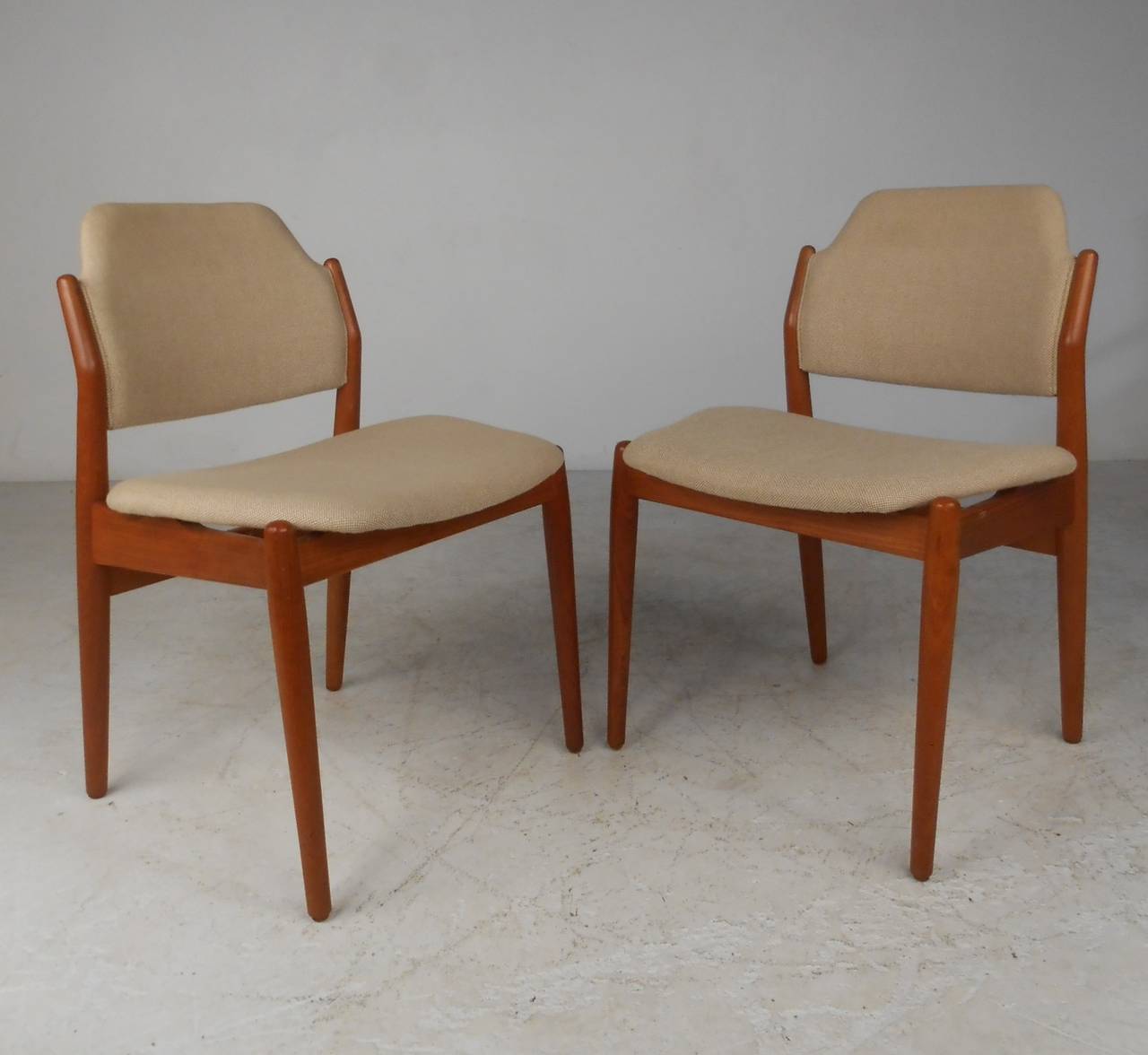 Milieu du XXe siècle  Ensemble de salle à manger en teck Arne Vodder avec huit chaises pour Sibast en vente