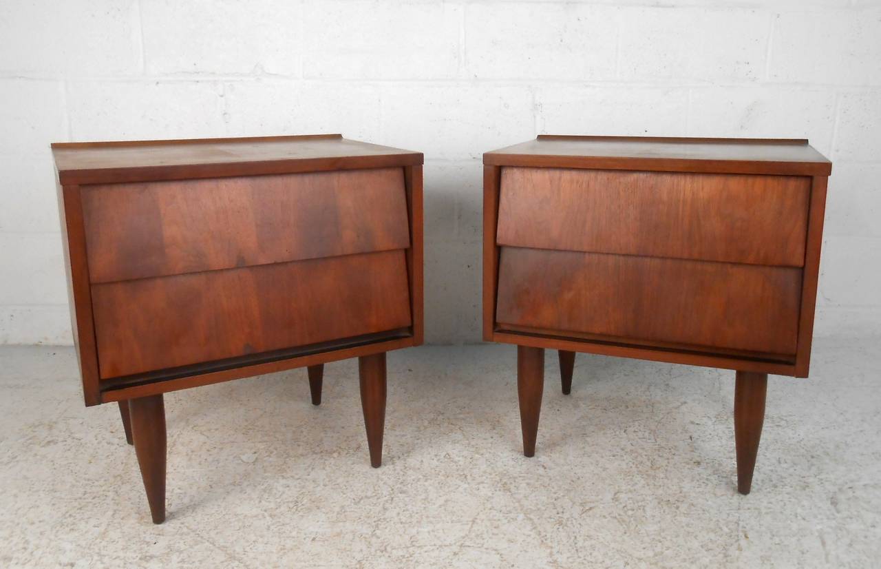 This beautiful pair of nightstands features uniquely styled louvered drawers, tapered legs, and raised back edges. Manufactured by Ward furniture, thisset works great in any room. Matching dressers available, confirm item location (NY or NJ).