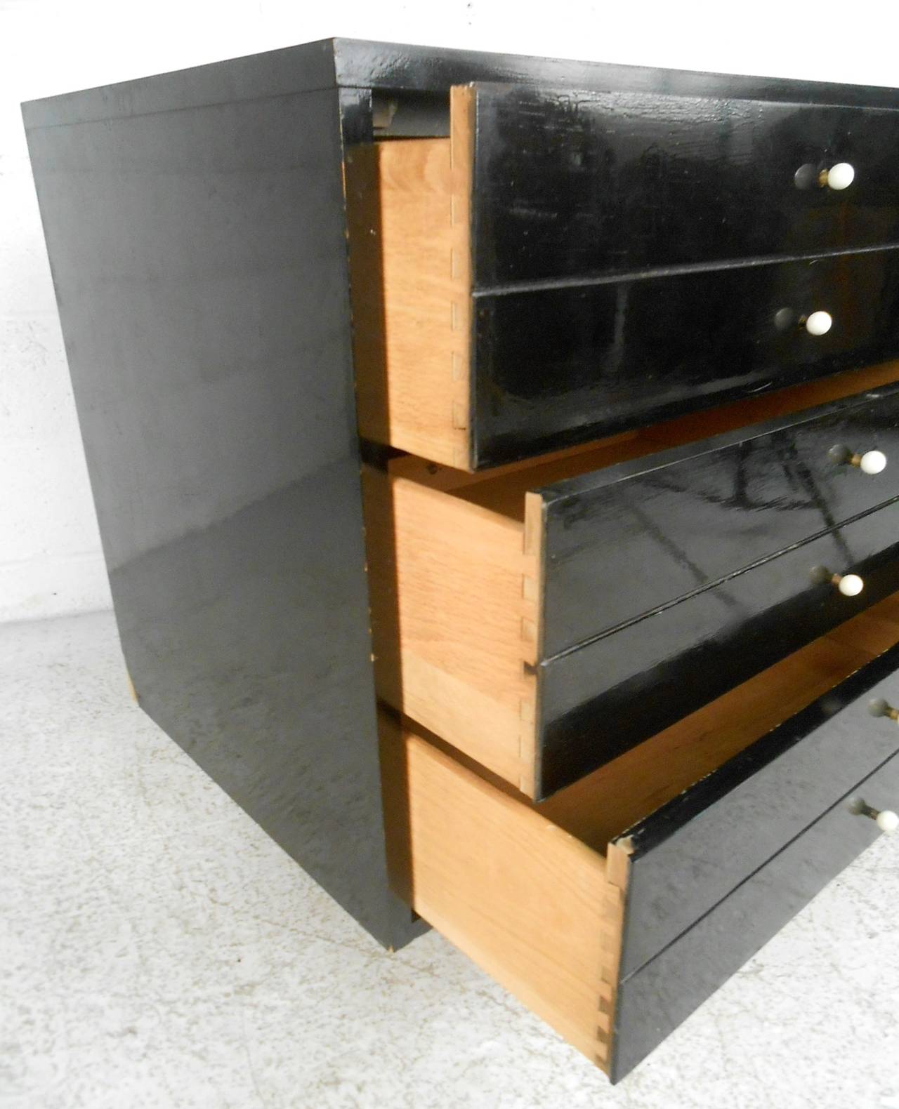 Mid-Century Modern Paul McCobb Style Dresser by American of Martinsville 1