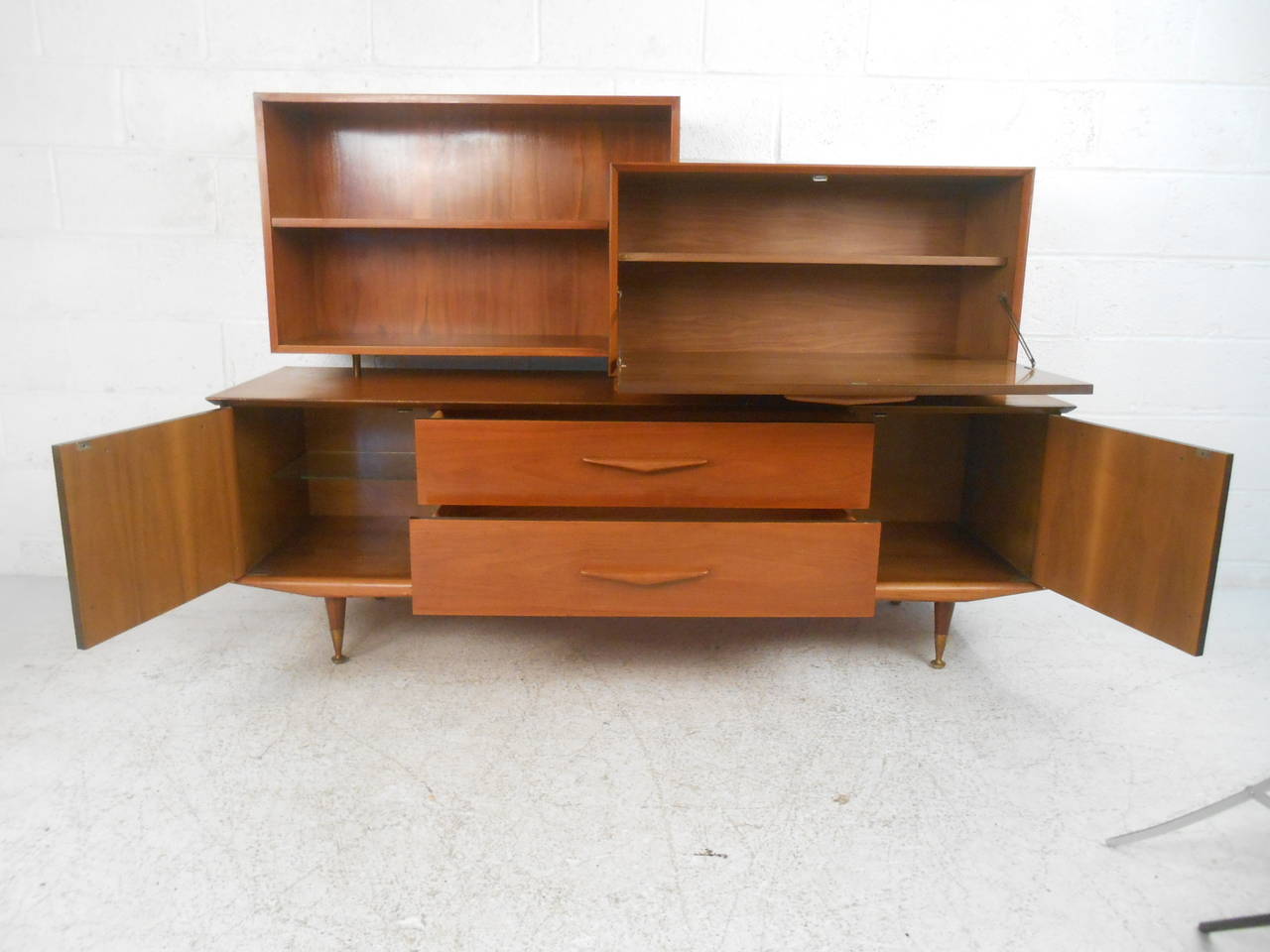 Unique Mid-Century Modern Sideboard Shelving Display With Dropfront Bar In Good Condition In Brooklyn, NY