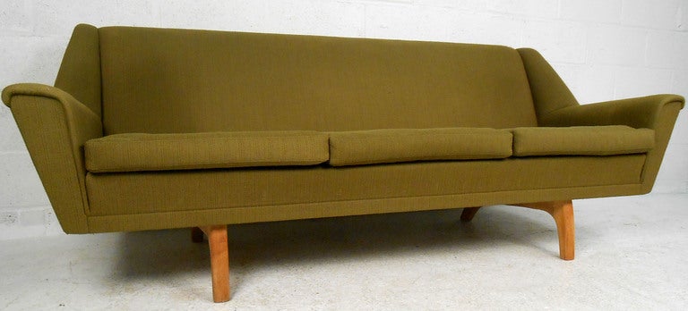 This long, stylish Danish sofa makes a beautiful addition to any room.

 Please confirm item location (NY or NJ) with dealer.