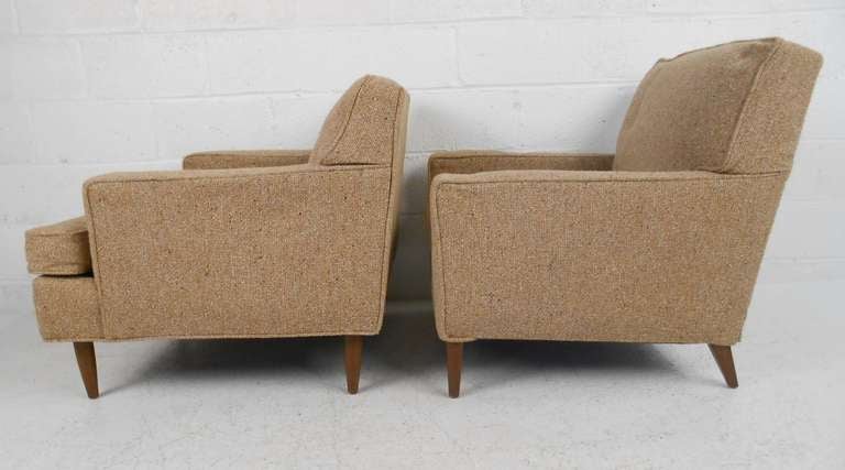 Mid-Century Modern Pair of Vintage Modern His and Her Club Chairs For Sale