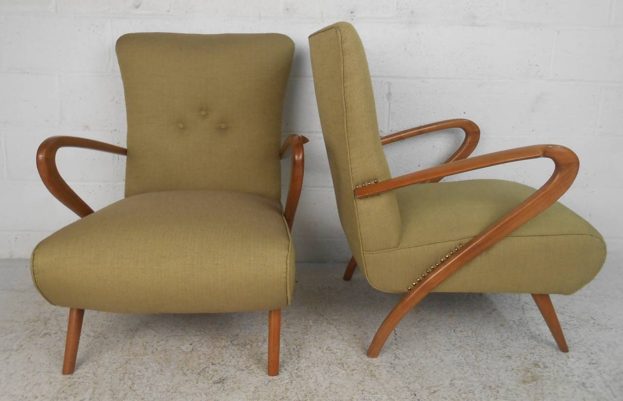 Pair of Mid-Century Modern Paolo Buffa Style Lounge Chairs In Good Condition In Brooklyn, NY