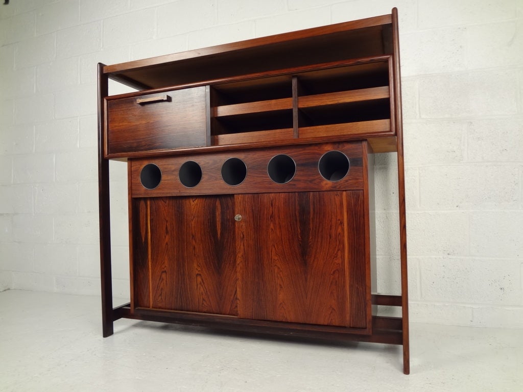 Dyrlund Danish Modern Rosewood Bar with Stools In Excellent Condition In Brooklyn, NY