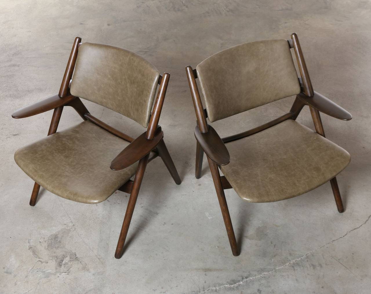 Pair of Vintage Sawbuck Lounge Chairs with Leather Seats, circa 1960s 2