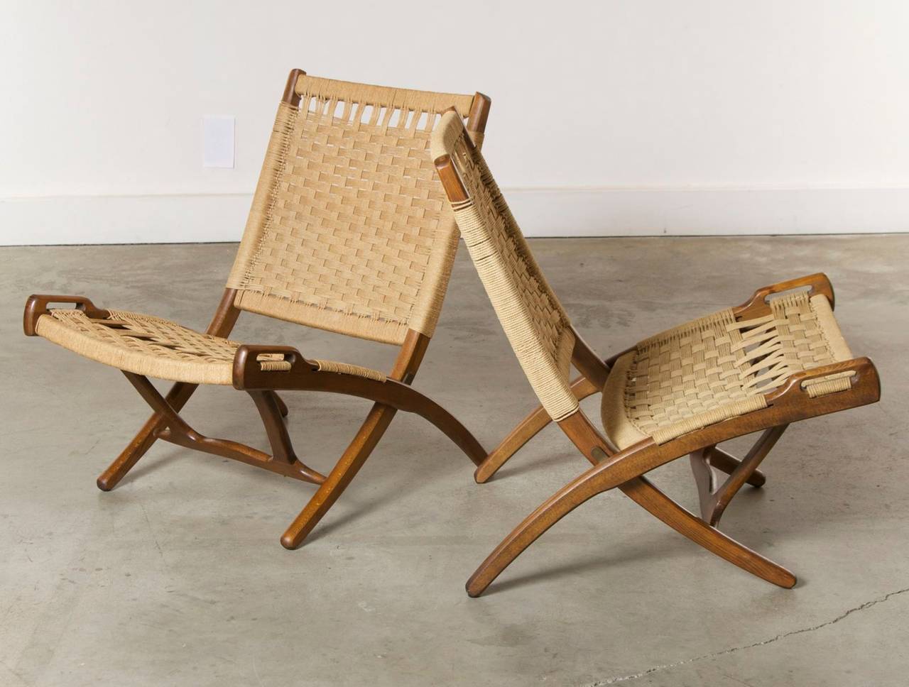 Pair of 1960s Wood and Rope Folding Chairs In Good Condition In Los Angeles, CA
