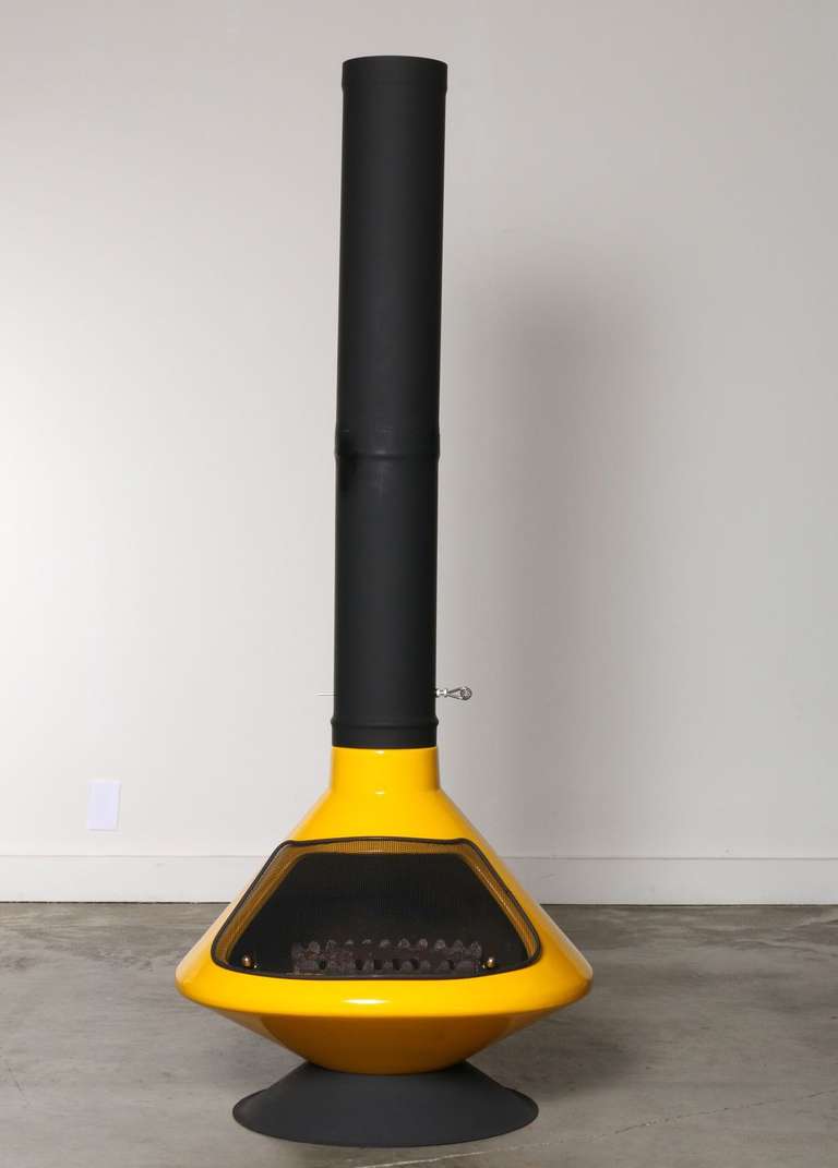Hard to find Mid Century Ceramic Fireplace in a bright yellow.
Complete with spun steel base in matte black, 2 matte black chimney stacks and screen, ceramic base in original 'very good' condition and original iron log holder. 

Base Height =