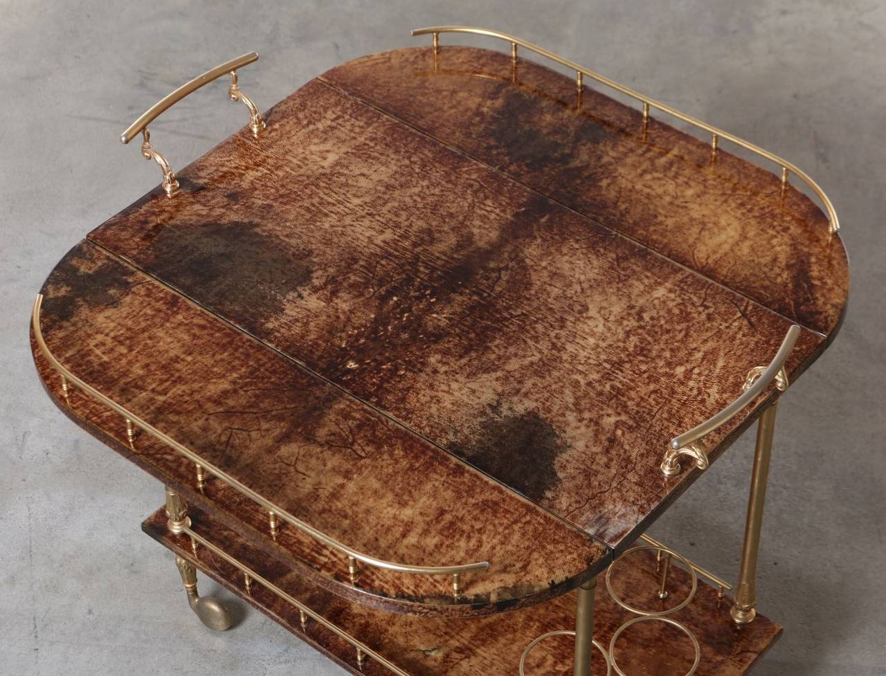 Original Aldo Tura Two-Tier Rolling Serving Cart, Brass and Lacquered Goatskin In Good Condition In Los Angeles, CA