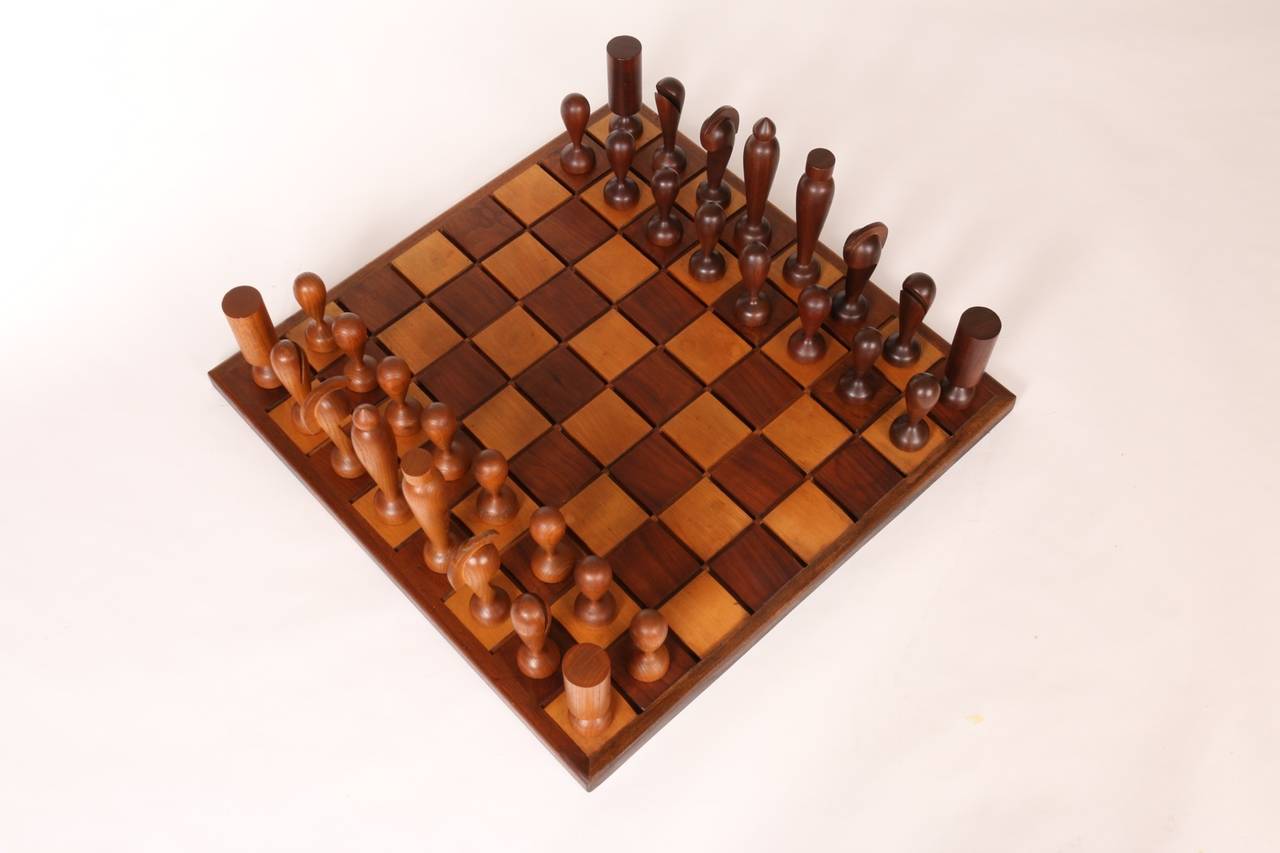 Oversized Wooden Chess Set, Handcrafted in California, circa 1960s  In Good Condition In Los Angeles, CA