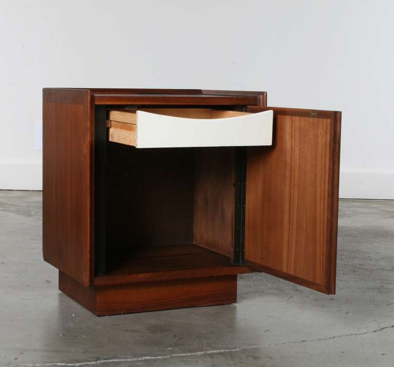 Walnut Night Stands by John Kapel for Glenn of California In Good Condition In Los Angeles, CA