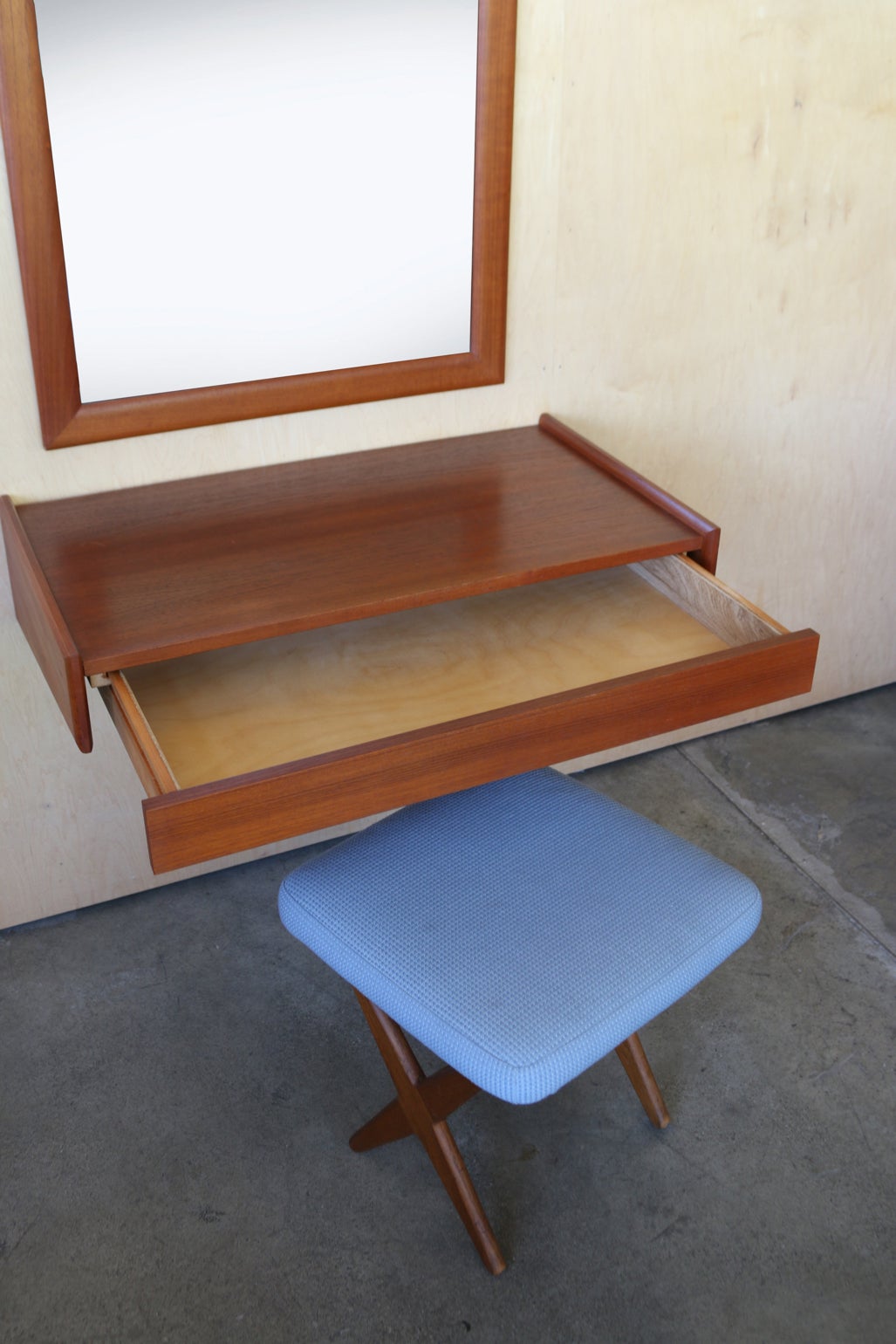 Wall-Mounted Teak Vanity Set, Three-Piece, Denmark, 1960s In Excellent Condition In Los Angeles, CA