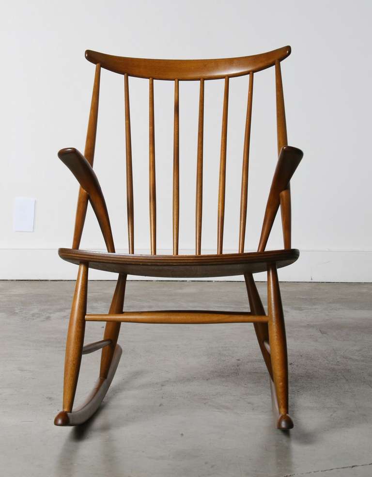 illum wikkelso rocking chair