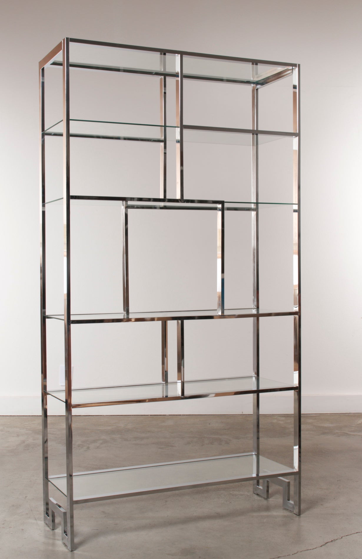 Pair of Chrome Etageres Shelves by Milo Baughman for Thayer Coggin, 1970s In Good Condition In Los Angeles, CA