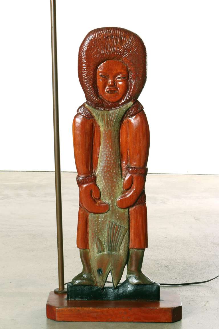 Inuit Carved Wood Folk Art Lamp circa 1950s In Good Condition In Los Angeles, CA