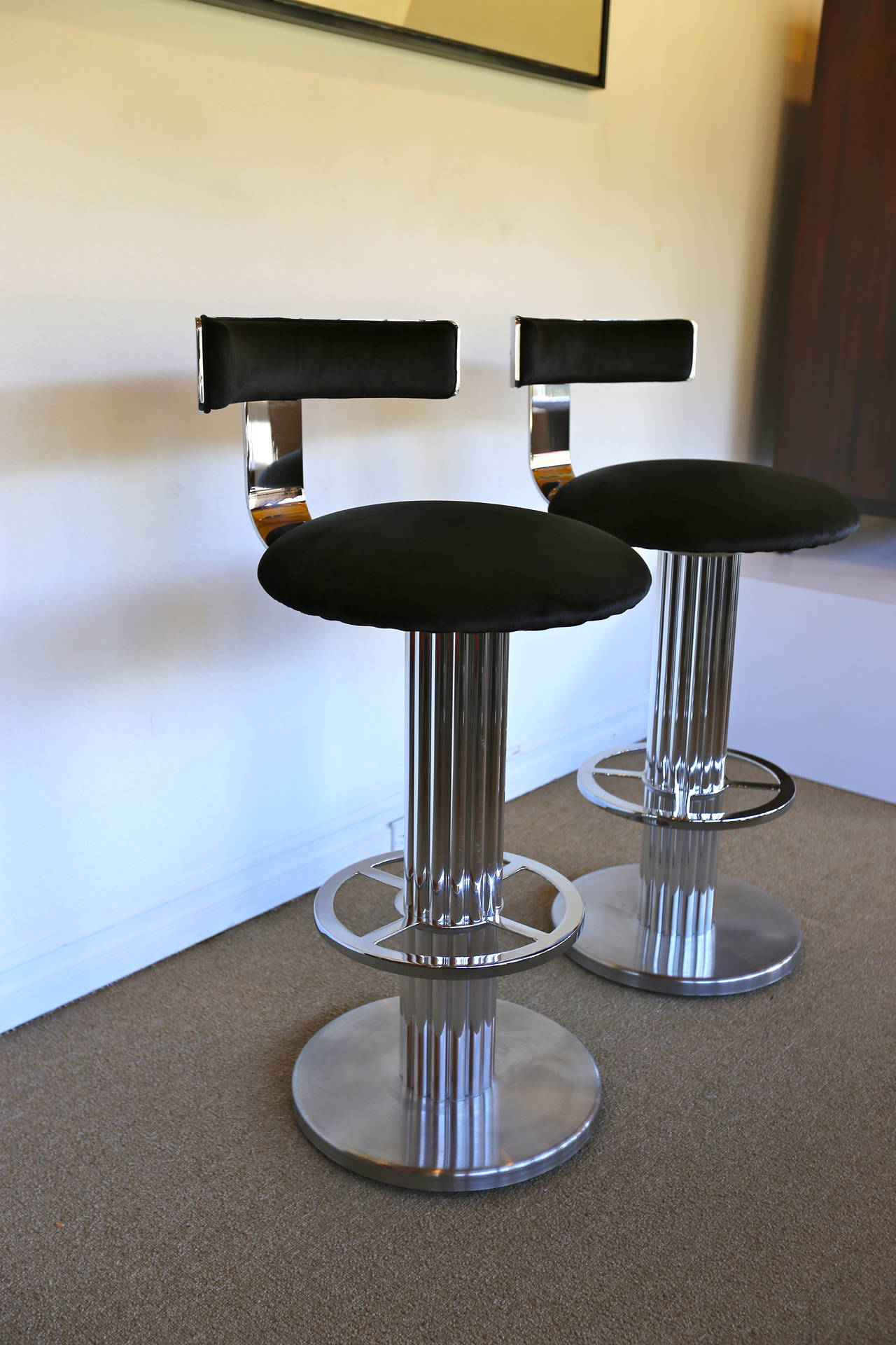 Pair of Swivel Bar Stools by Designs for Leisure at 1stDibs
