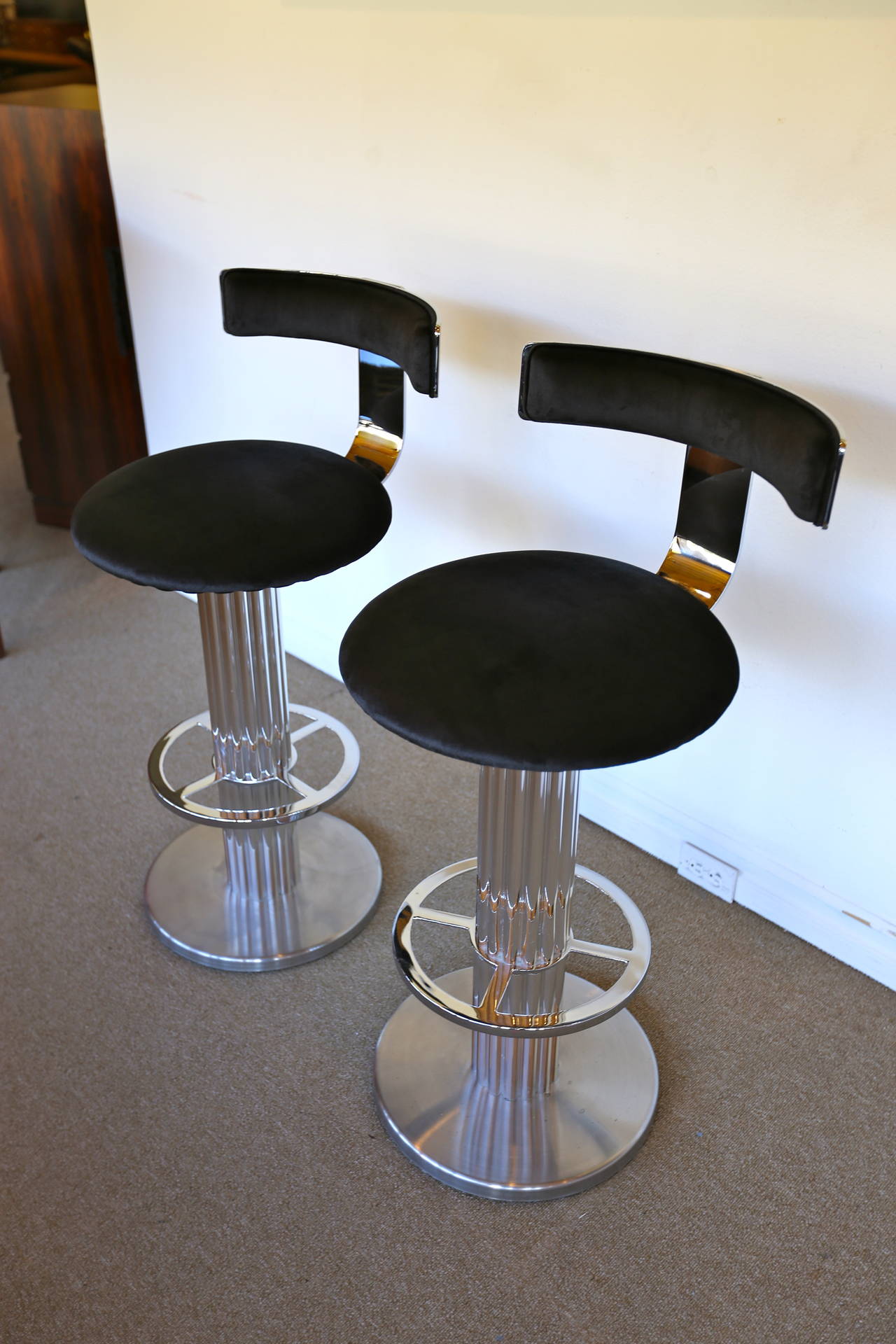 20th Century Pair of Swivel Bar Stools by Designs for Leisure
