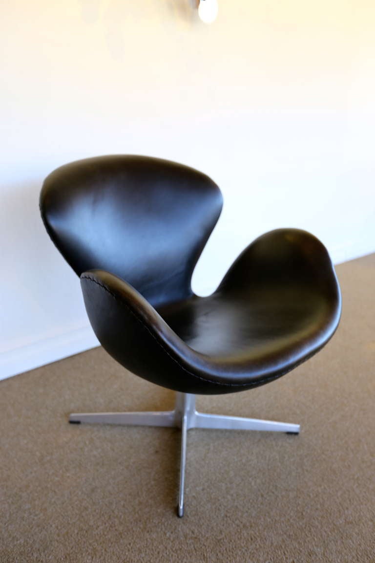 Leather Early Arne Jacobsen Swan Chair