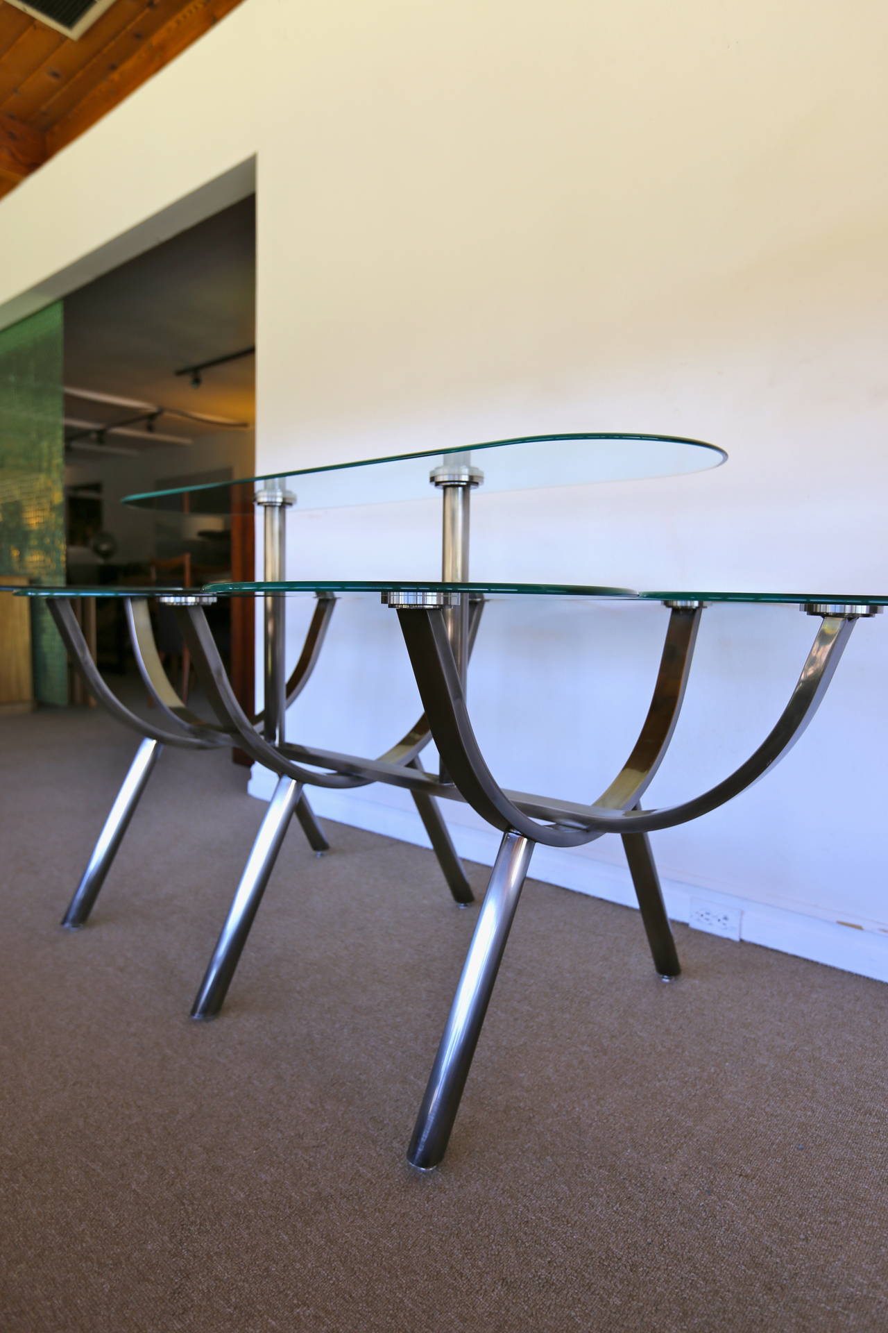 dia dining table