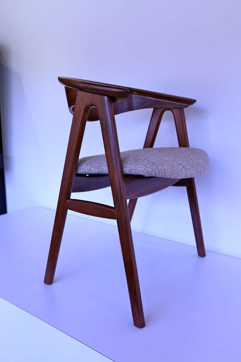 Set of Six Sculptural Dining Chairs by Erik Kirkegaard for Dux In Excellent Condition In Costa Mesa, CA