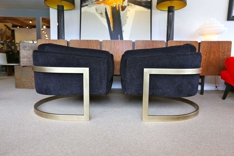 Late 20th Century Pair of Burnished Brass Cantilevered Lounge Chairs by Milo Baughman